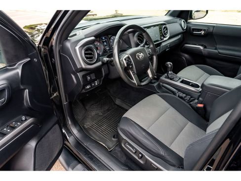 Used 2021 Toyota Tacoma TRD Off-Road image 10