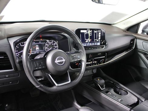 Used 2023 Nissan Rogue SL w/ SL Premium Package image 7