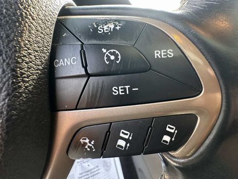 Used 2017 Jeep Grand Cherokee Overland w/ Jeep Active Safety Group AWD/4WD image 15