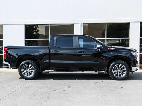 Used 2023 Chevrolet Silverado 1500 LT w/ Z71 Off-Road Package AWD/4WD image 9