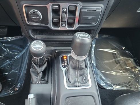 Used 2020 Jeep Wrangler Unlimited Sahara AWD/4WD image 33