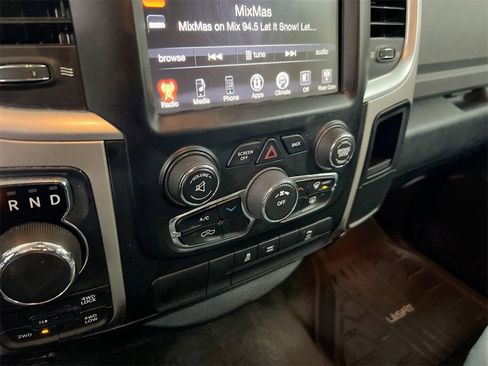 Used 2016 RAM 1500 Classic SLT w/ SLT Plus D￩cor Group image 15