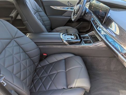Used 2025 BMW 740i image 22