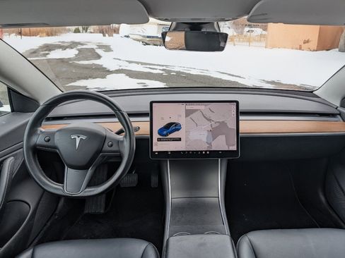 Used 2018 Tesla Model 3 Mid Range image 25