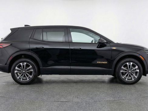 Used 2025 Chevrolet Equinox LT image 11