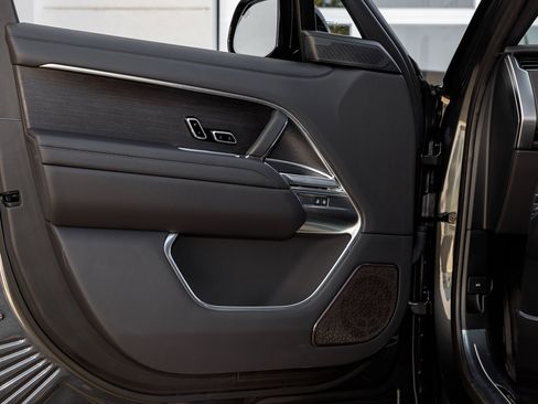 Used 2025 Land Rover Range Rover Long Wheelbase Autobiography image 25