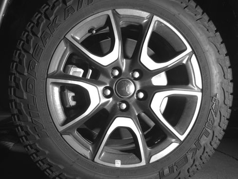 Used 2025 Jeep Compass Trailhawk AWD/4WD image 12