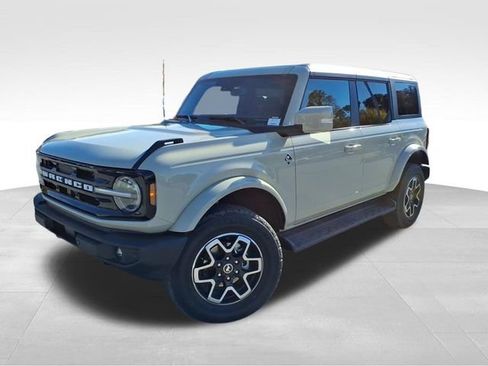 New 2025 Ford Bronco Outer Banks image 2