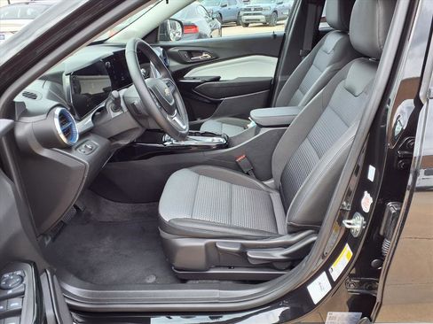 Used 2025 Chevrolet Trax LT w/ LT Convenience Package image 19