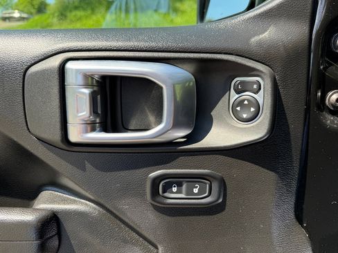 Used 2024 Jeep Wrangler Unlimited AWD/4WD image 12