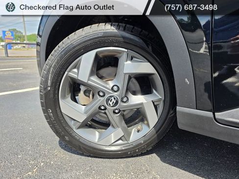 Used 2023 Hyundai Venue SEL FWD image 13