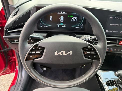Certified 2024 Kia Niro LX FWD image 16
