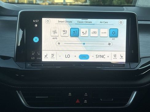 New 2026 Volkswagen Atlas Cross Sport SE image 19