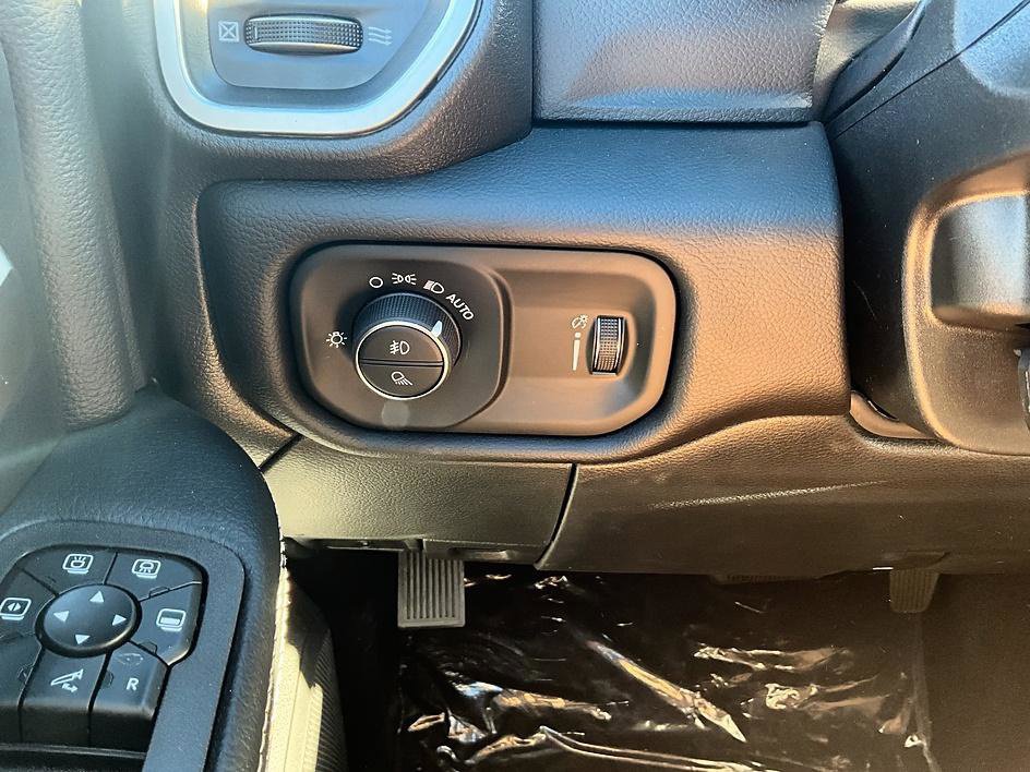 New 2027 RAM 3500 Big Horn AWD/4WD image 17