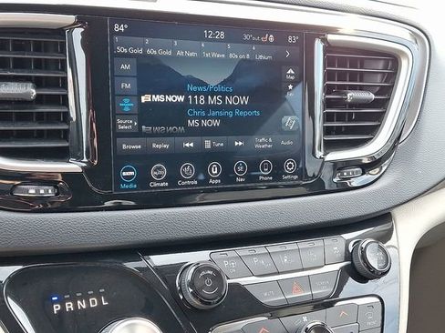 Used 2020 Chrysler Pacifica Touring-L Plus FWD image 17