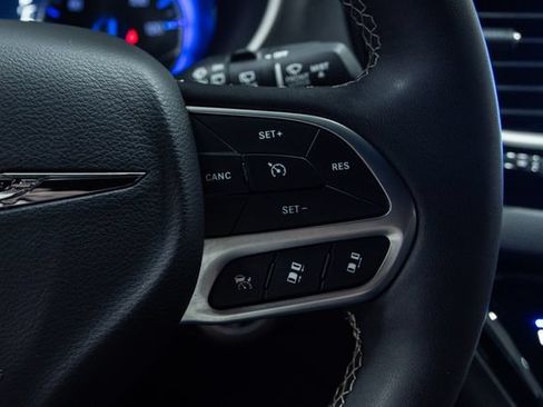 Used 2025 Chrysler Pacifica Select FWD image 15