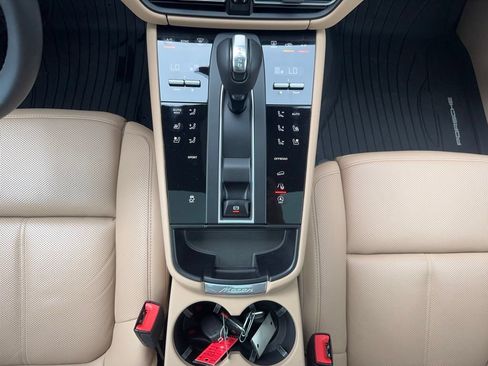 Certified 2026 Porsche Macan AWD/4WD image 24