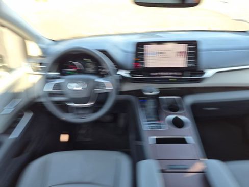 Certified 2023 Toyota Sienna XLE w/ XLE Plus Package FWD image 17