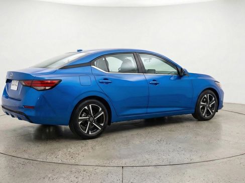 Used 2025 Nissan Sentra SV FWD image 9
