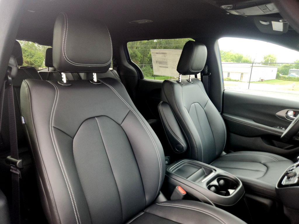 New 2027 Chrysler Pacifica Select FWD image 39