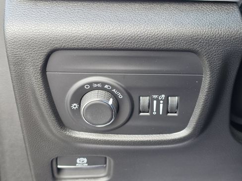 Used 2024 Jeep Grand Cherokee Laredo X w/ Luxury Tech Group I RWD image 33