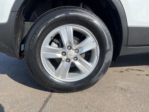 Used 2019 Chevrolet Trax LT w/ LT Convenience Package image 11