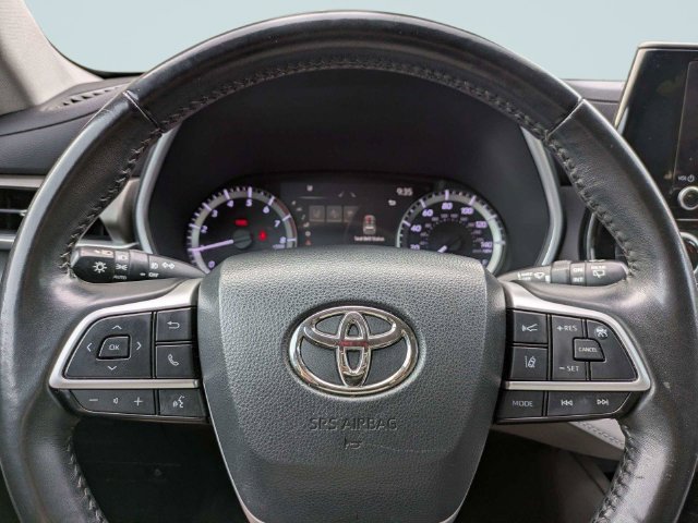 Used 2023 Toyota Highlander XLE FWD image 32
