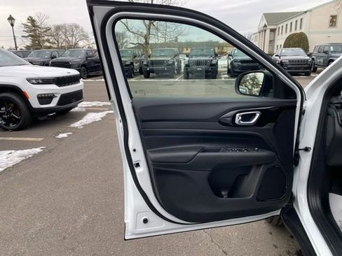 New 2026 Jeep Compass Latitude image 20