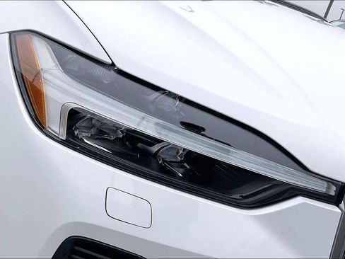 Used 2023 Volvo XC60 T8 Plus image 31