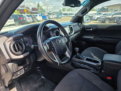 Used 2018 Toyota Tacoma TRD Off-Road image 9