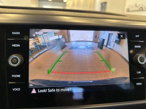 Used 2024 Volkswagen Taos SE w/ Panoramic Sunroof Package image 28