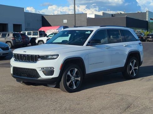 Used 2023 Jeep Grand Cherokee Limited AWD/4WD image 7