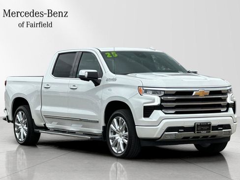 Used 2025 Chevrolet Silverado 1500 High Country AWD/4WD image 9