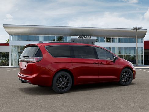 New 2026 Chrysler Pacifica Limited w/ S Appearance Package FWD image 4