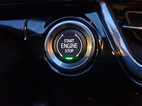 Certified 2025 Chevrolet Trax RS image 16