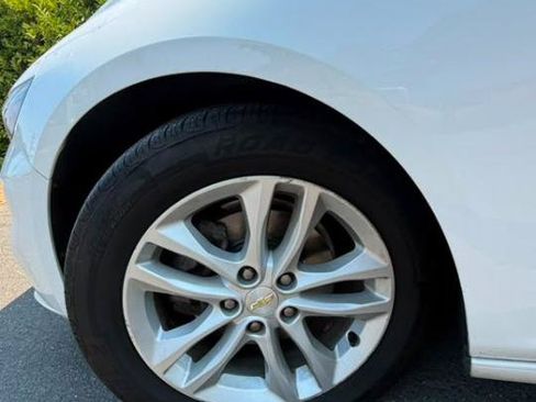 Used 2018 Chevrolet Malibu LT FWD image 16