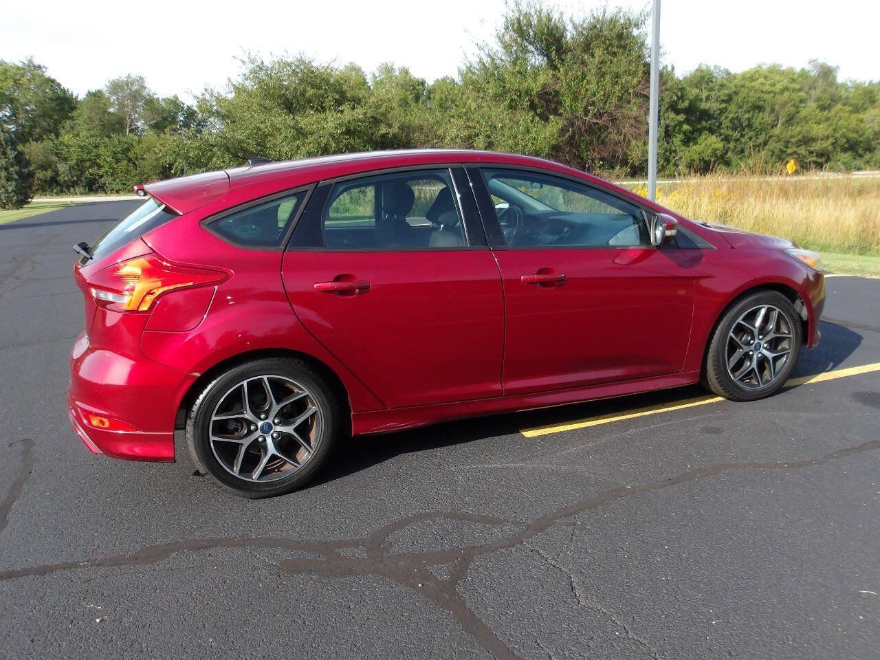 Used 2015 Ford Focus SE w/ SE Sport Package FWD image 11