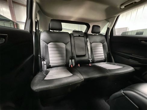 Used 2022 Ford Edge SE w/ Cargo Accessory Package image 21