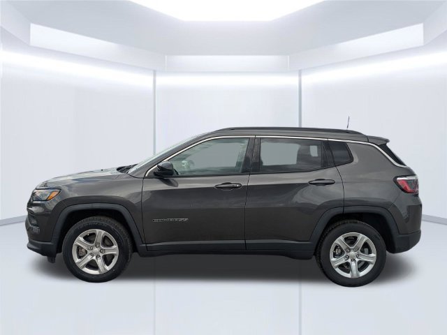 Used 2023 Jeep Compass Latitude AWD/4WD image 2