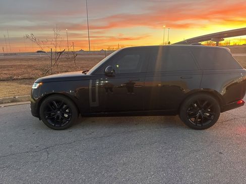 Used 2024 Land Rover Range Rover SE image 2