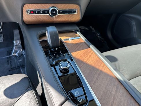 Used 2025 Volvo XC90 T8 Plus w/ Protection Package Premier image 12