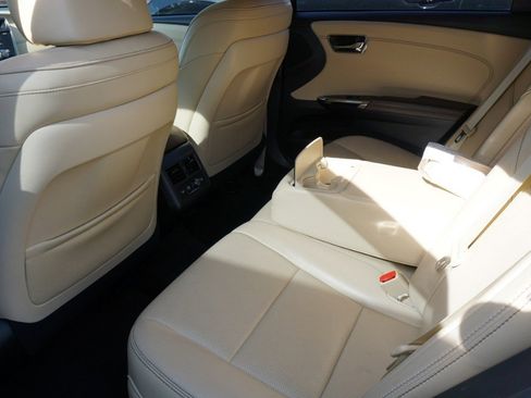 Used 2016 Toyota Avalon Limited image 7