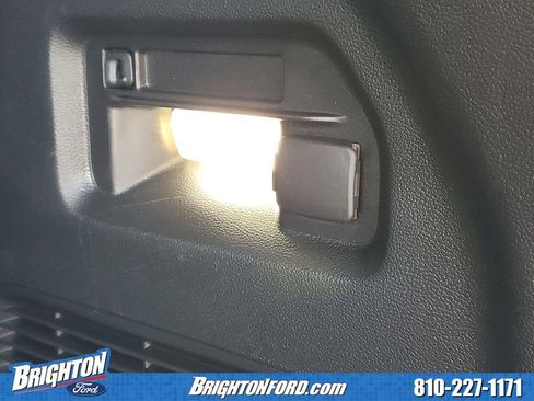 Used 2022 Ford Explorer XLT image 8