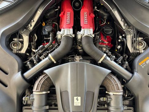 Used 2020 Ferrari Portofino RWD image 39