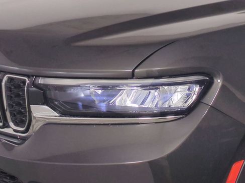 Used 2022 Jeep Grand Cherokee L Limited w/ Luxury Tech Group II AWD/4WD image 10