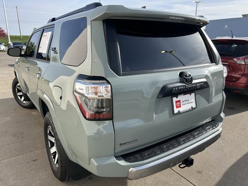 Certified 2022 Toyota 4Runner TRD Off-Road Premium w/ Moonroof Package AWD/4WD image 4