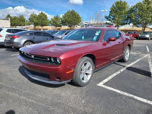 Used 2020 Dodge Challenger SXT image 3