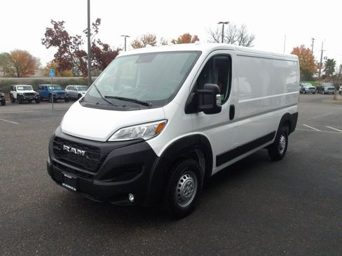 Used 2025 RAM ProMaster 2500 w/ Premium Convenience Group image 4