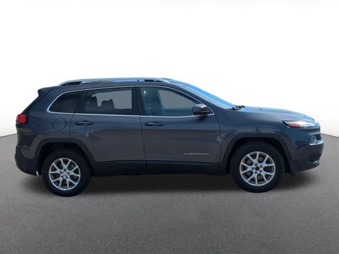 Used 2016 Jeep Cherokee Latitude w/ Cold Weather Group AWD/4WD image 7