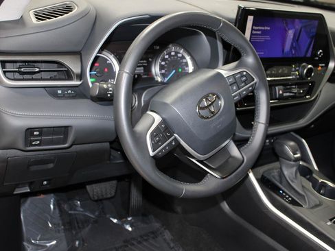 Used 2024 Toyota Highlander XLE image 38